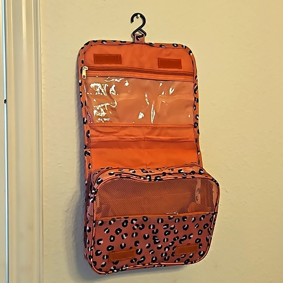 NWT Travel Toiletry Pouch, Hanging, Multi-Compartment Animal Print in Pink - Picture 2 of 8